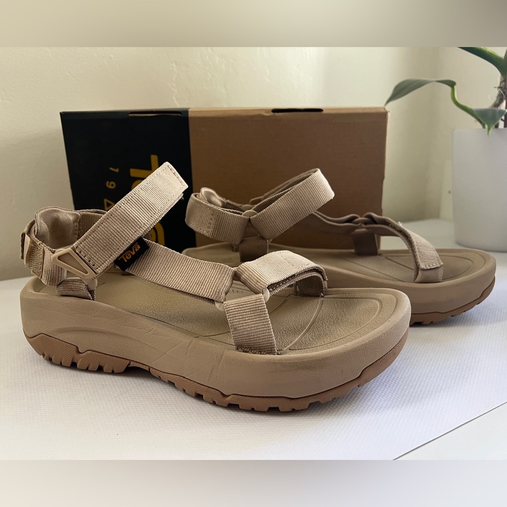 TEVA Beige Hurricane XLT2 Ampsole Sandals Women’s 8